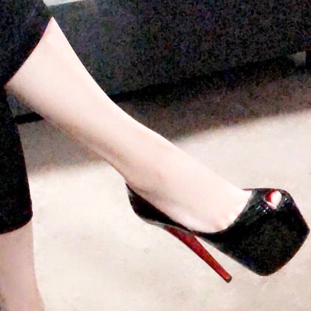 Christian louboutin patent HIGHNESS heels
